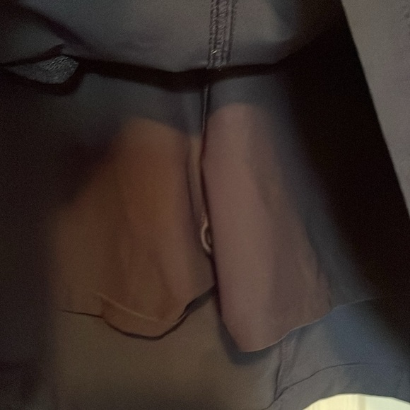 Eddie Bauer women’s sz 12 skirt. Navy Blue. Front& back pockets. Shorts under - Picture 6 of 7